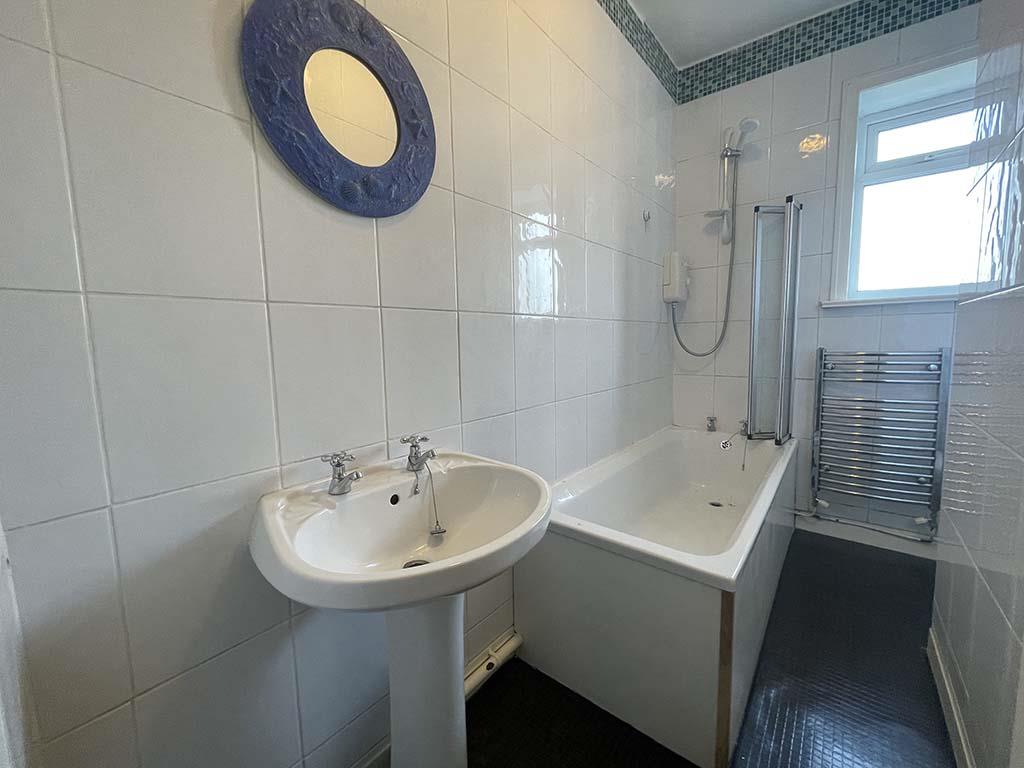 2 bedroom mid terrace house SSTC in Laneshawbridge - IMG_6552.jpg